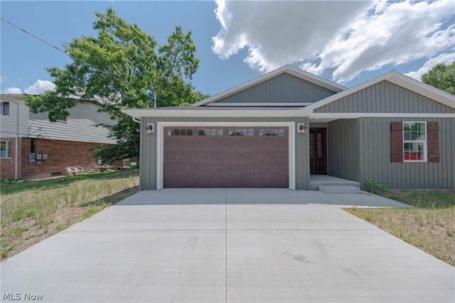 3010 9th Avenue, Vienna, WV 26105
