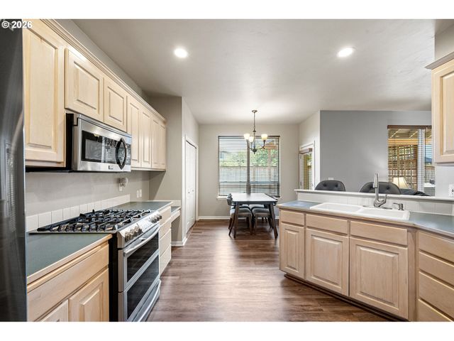 3528 BERKSHIRE St, Eugene, OR 97401