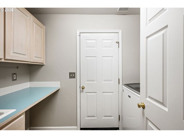 3528 BERKSHIRE St, Eugene, OR 97401