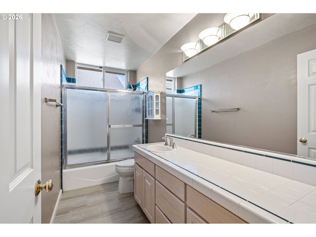 3528 BERKSHIRE St, Eugene, OR 97401