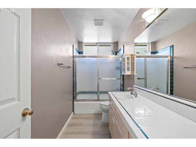 3528 BERKSHIRE St, Eugene, OR 97401