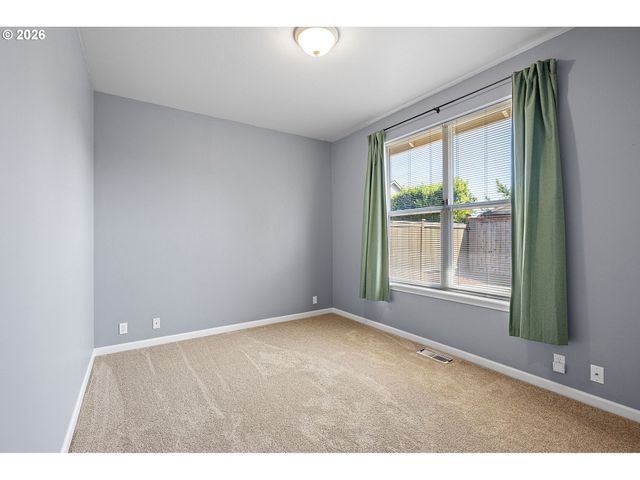 3528 BERKSHIRE St, Eugene, OR 97401