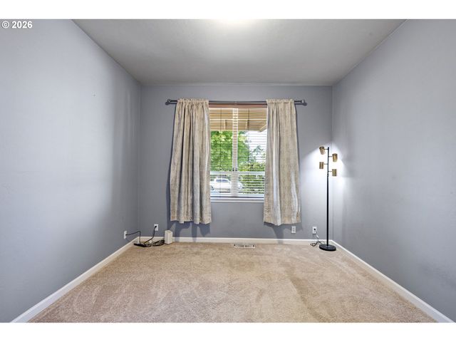 3528 BERKSHIRE St, Eugene, OR 97401