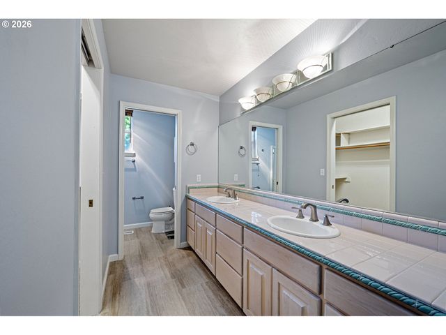 3528 BERKSHIRE St, Eugene, OR 97401