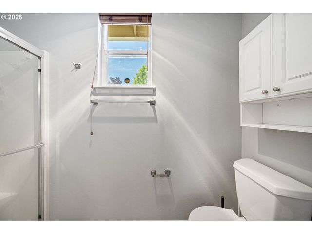 3528 BERKSHIRE St, Eugene, OR 97401