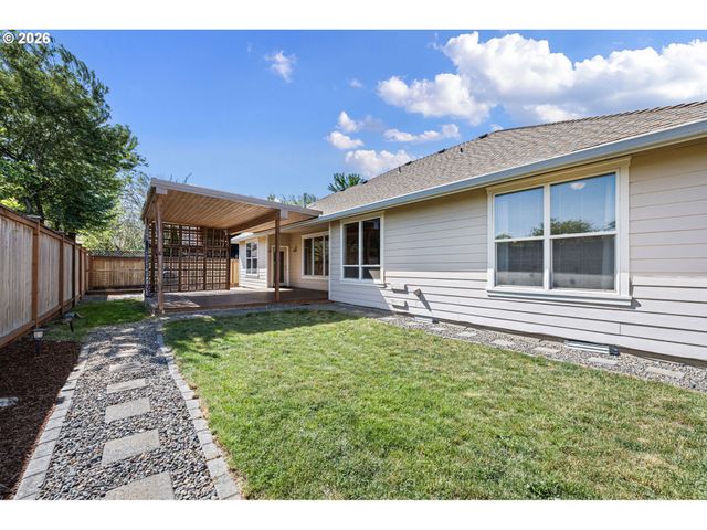 3528 BERKSHIRE St, Eugene, OR 97401
