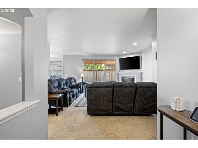 3528 BERKSHIRE St, Eugene, OR 97401
