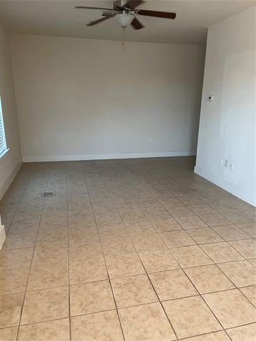 2212 Creekside LN C, Georgetown, TX 78626