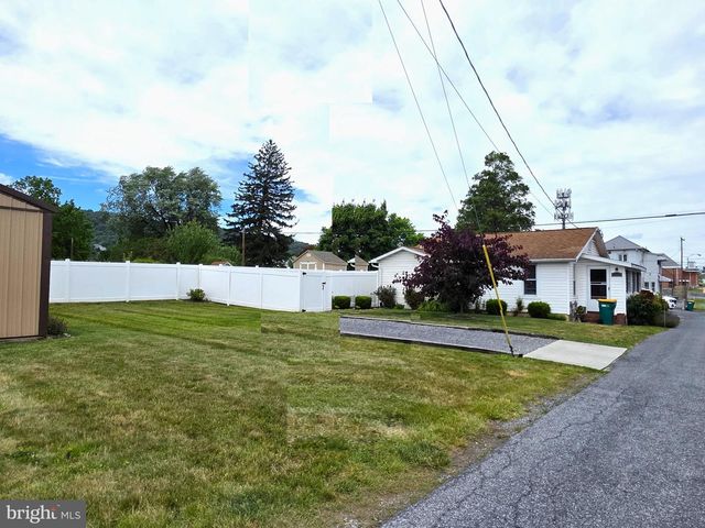 200 4TH ST, Enola, PA 17025