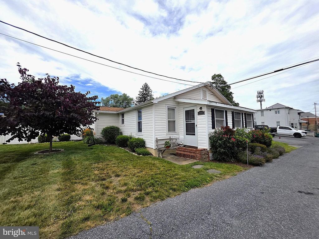 200 4TH ST, Enola, PA 17025