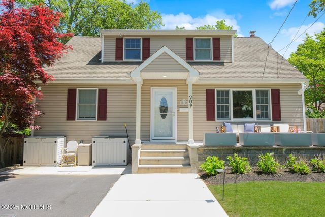 209 Woodcrest Road, Oakhurst, NJ 07755