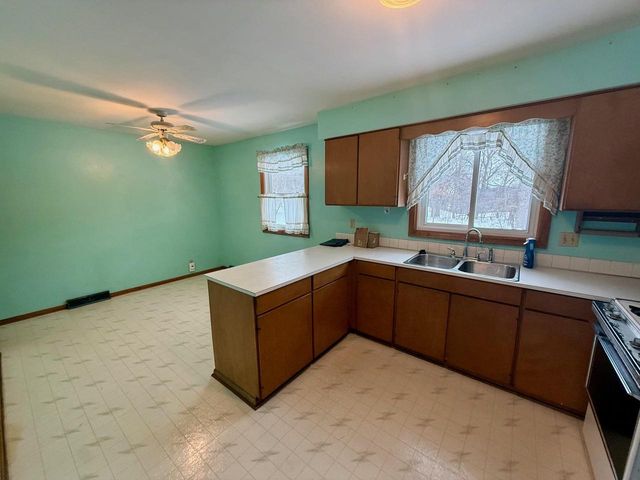 10622 N Oakway Lane, Edgerton, WI 53534