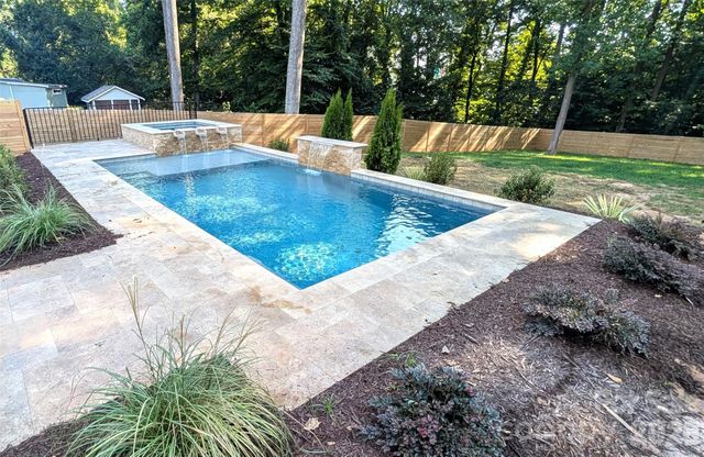 1718 Seifert Circle, Charlotte, NC 28205