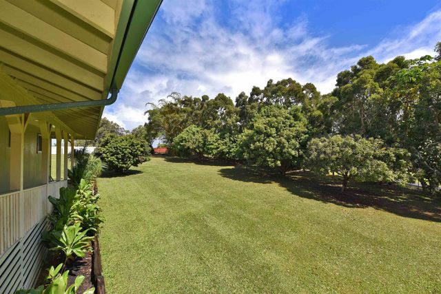 1525 Kaupakalua Rd, Haiku, HI 96708