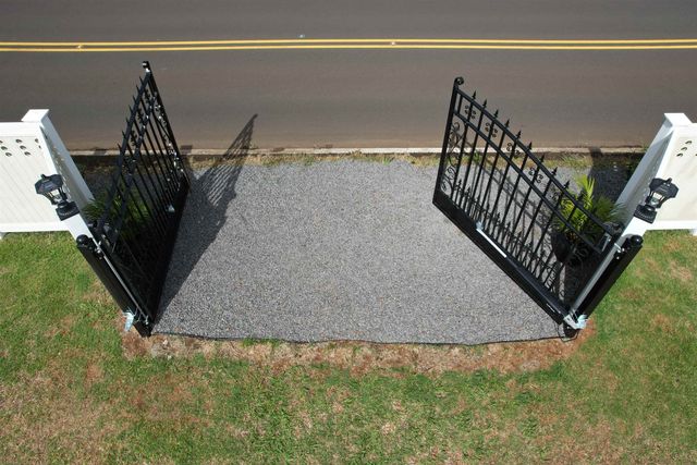 1525 Kaupakalua Rd, Haiku, HI 96708