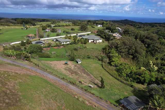 1525 Kaupakalua Rd, Haiku, HI 96708