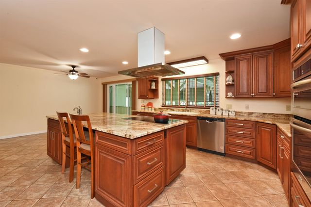 1525 Kaupakalua Rd, Haiku, HI 96708