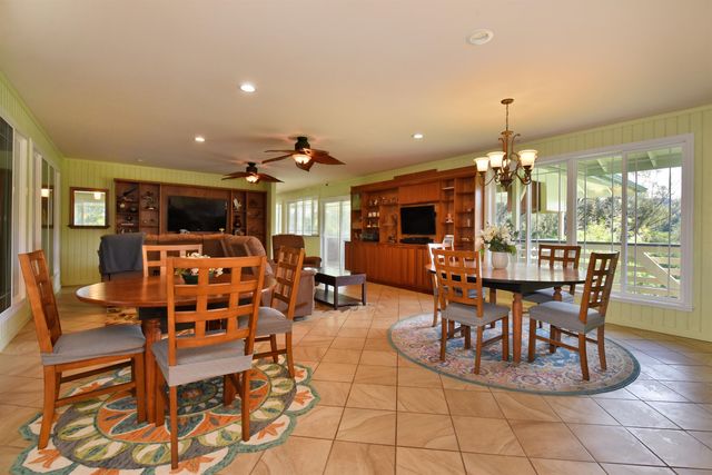 1525 Kaupakalua Rd, Haiku, HI 96708