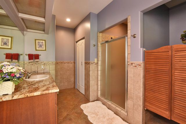 1525 Kaupakalua Rd, Haiku, HI 96708