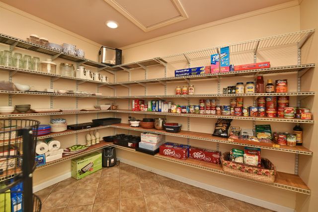 1525 Kaupakalua Rd, Haiku, HI 96708