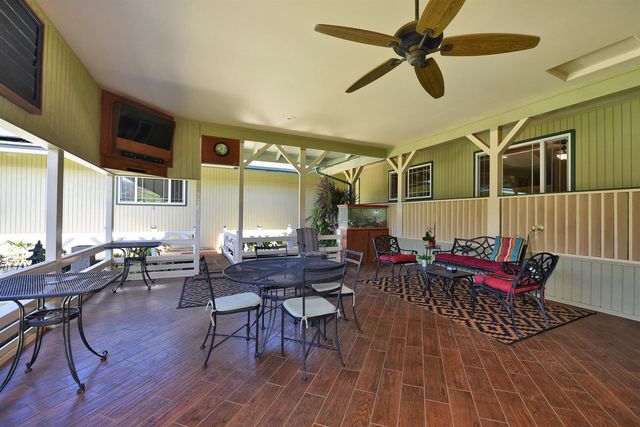 1525 Kaupakalua Rd, Haiku, HI 96708