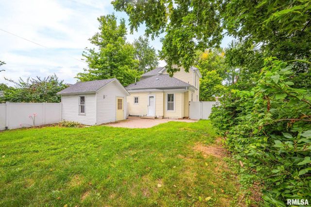 203 S ELM Street, Washington, IL 61571