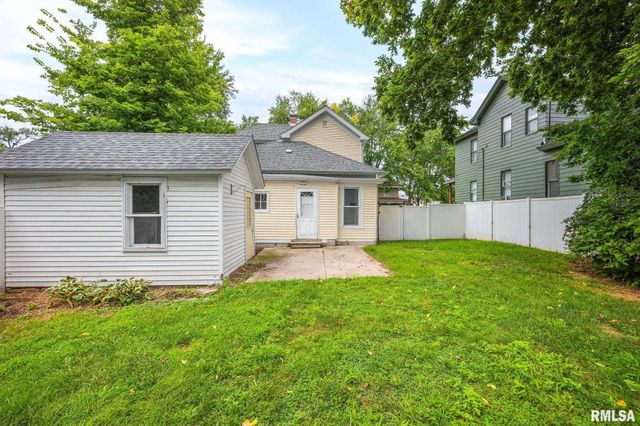 203 S ELM Street, Washington, IL 61571