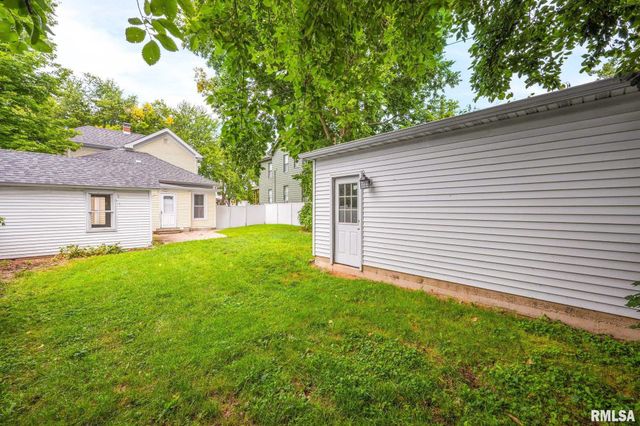 203 S ELM Street, Washington, IL 61571