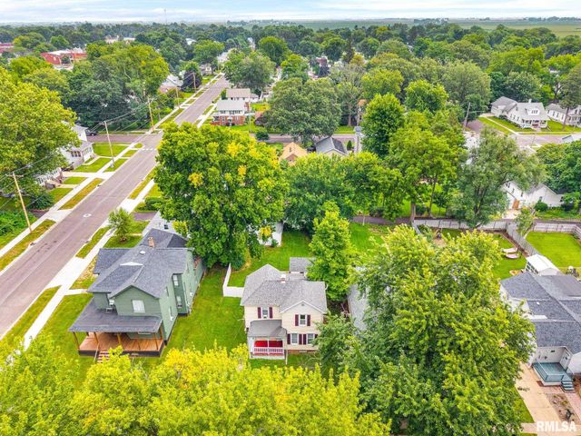 203 S ELM Street, Washington, IL 61571