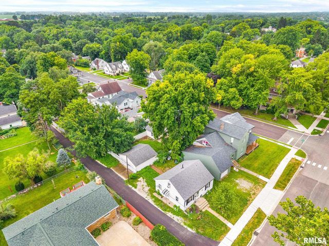 203 S ELM Street, Washington, IL 61571