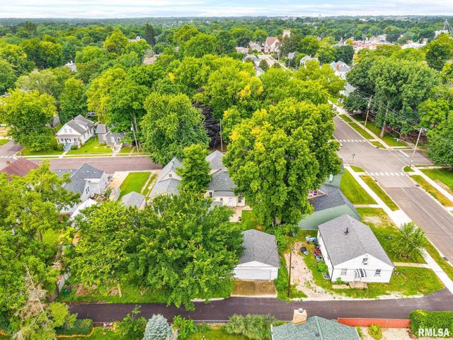 203 S ELM Street, Washington, IL 61571