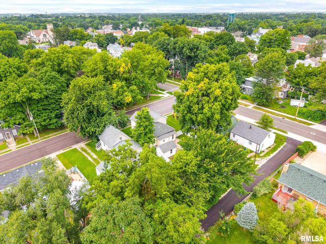 203 S ELM Street, Washington, IL 61571