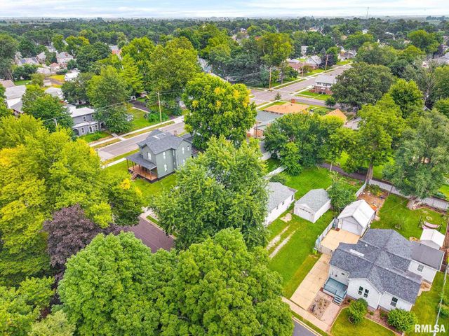 203 S ELM Street, Washington, IL 61571
