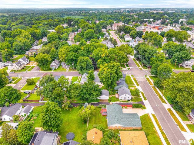203 S ELM Street, Washington, IL 61571