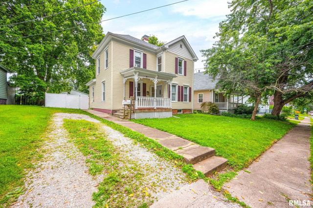 203 S ELM Street, Washington, IL 61571