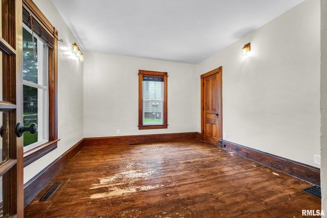 203 S ELM Street, Washington, IL 61571