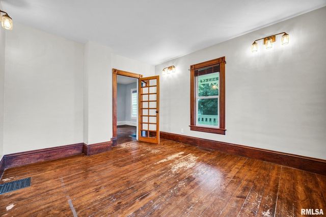 203 S ELM Street, Washington, IL 61571