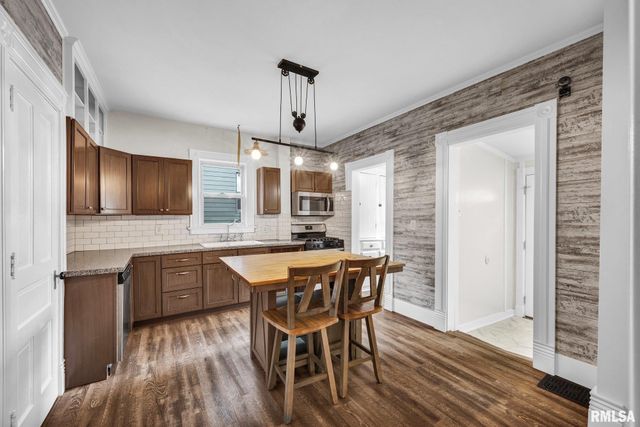 203 S ELM Street, Washington, IL 61571
