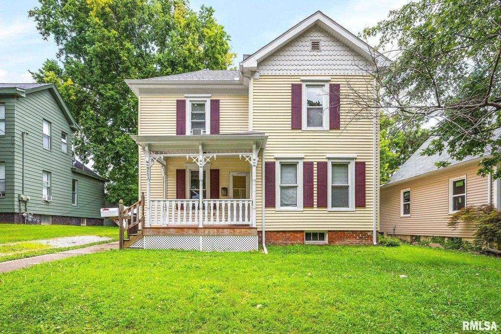 203 S ELM Street, Washington, IL 61571