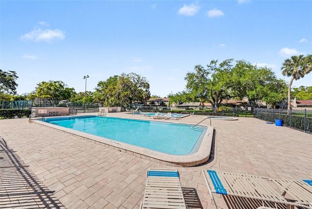 8606 PALM LANE 116, Temple Terrace, FL 33637