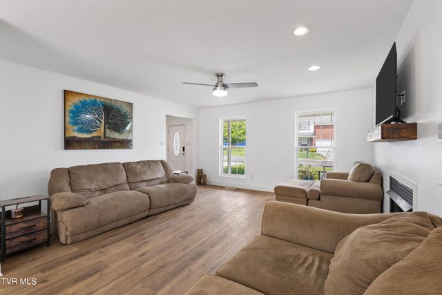 6817 Audrianna Lane, Knoxville, TN 37918