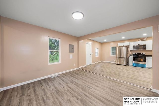 7306 S 28th Street, Bellevue, NE 68147