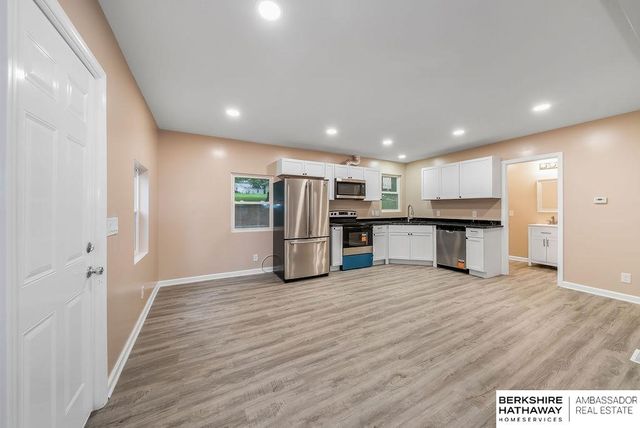 7306 S 28th Street, Bellevue, NE 68147