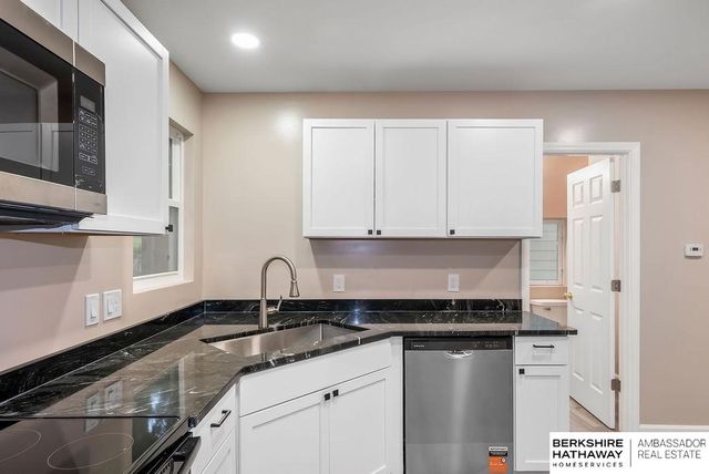 7306 S 28th Street, Bellevue, NE 68147