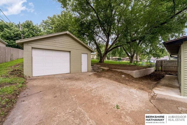 7306 S 28th Street, Bellevue, NE 68147