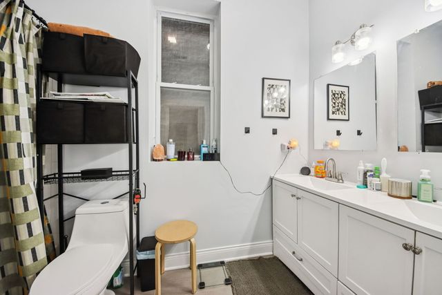 917 N Sacramento Boulevard, Chicago, IL 60622