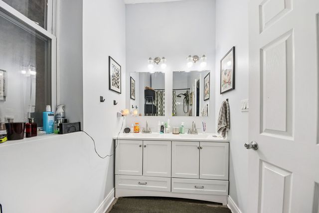 917 N Sacramento Boulevard, Chicago, IL 60622