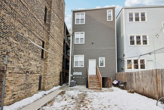 917 N Sacramento Boulevard, Chicago, IL 60622