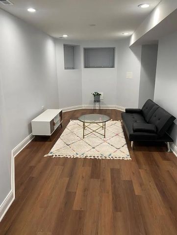 917 N Sacramento Boulevard, Chicago, IL 60622