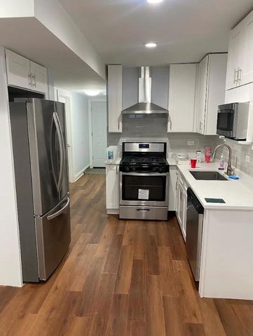 917 N Sacramento Boulevard, Chicago, IL 60622